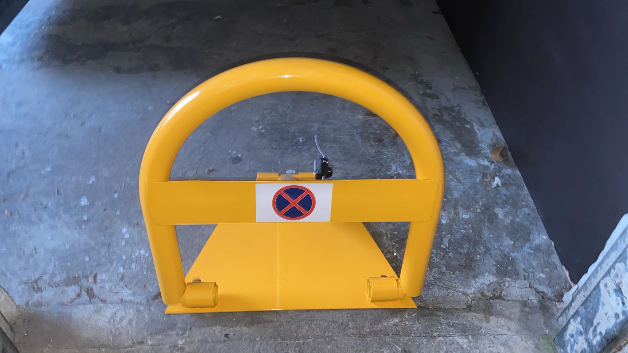 אמצעי הסגירה פרטי עם שלט